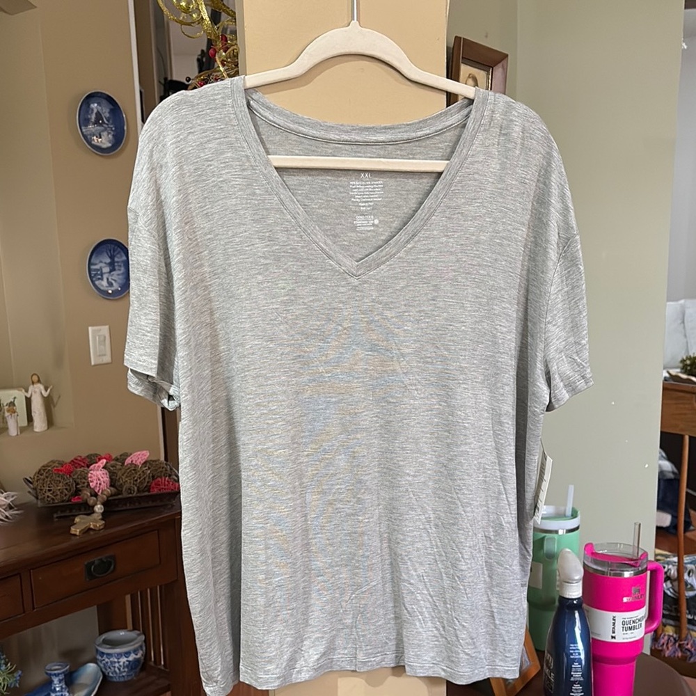 NWT NINE WEST SOFT SPUN V NECK T SHIRT